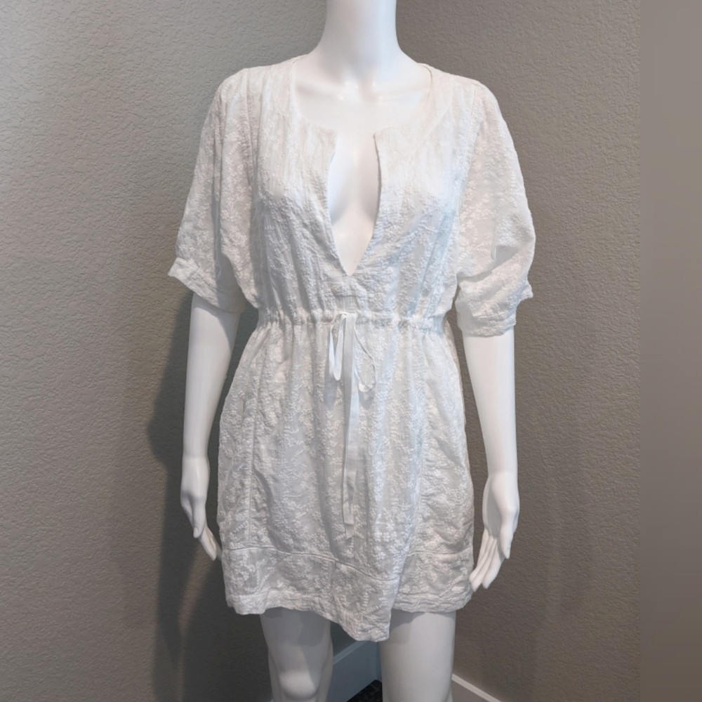 GRAHAM & SPENCER white embroidered cover up top